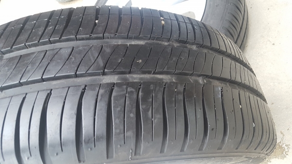 ขายล้อFord Fiestaขอบ15 ยางปี14  4 ล้อ