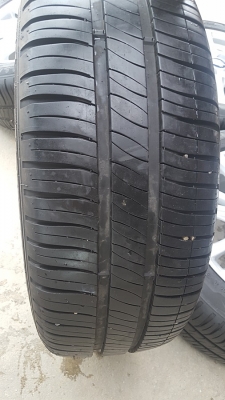 ขายล้อFord Fiestaขอบ15 ยางปี14  4 ล้อ
