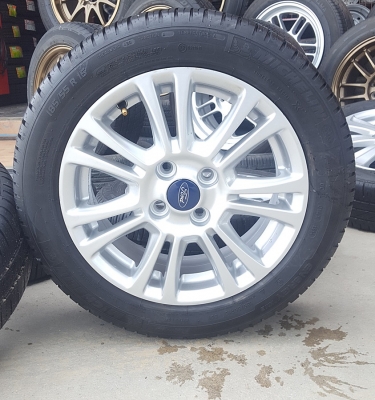 ขายล้อFord Fiestaขอบ15 ยางปี14  4 ล้อ