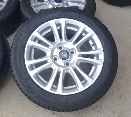 ขายล้อFord Fiestaขอบ15 ยางปี14  4 ล้อ