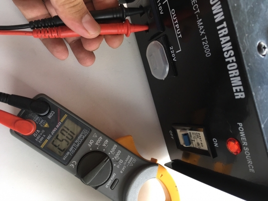 หม้อแปลงไฟจาก 200v/220V/240V ==> 100v ขนาด 2,000w ของ SUNDAR รุ่น ELECT-MAX T-2000