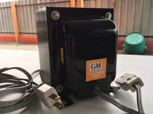 หม้อแปลงไฟจาก 220v ==> 100v ขนาด 2,000w  ของ GM ครับ