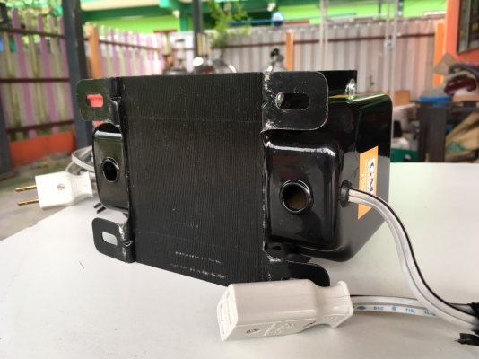 หม้อแปลงไฟจาก 220v ==> 100v ขนาด 2,000w  ของ GM ครับ