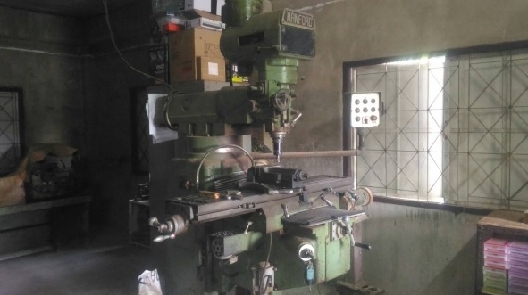 ขายถูกเครื่องมิลลิ่ง M4 MANFORD ราคาพิเศษไปเลย ไต้หวัน แถมปากกา เครื่องอยุ่แถวมีนบุรี  ติดต่อ อัม 0865113880