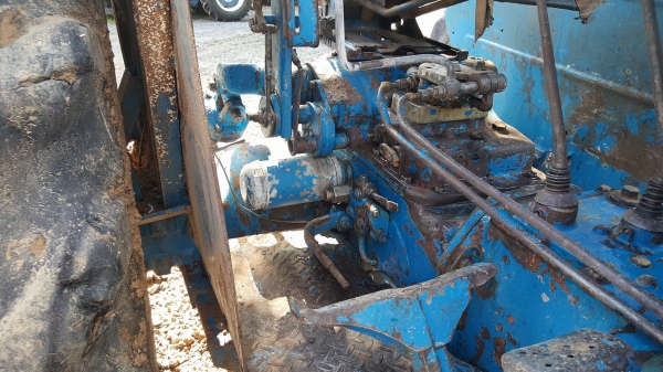 Ford 6600 เสื้อลาย เต็มตัว เอกสารเล่มทะเบียน 285000 Ford 6600 เสื้อลาย เต็มตัว เอกสารเล่มทะเบียน 285000