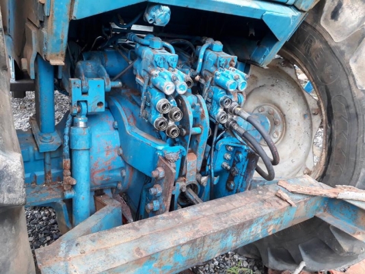 Ford 8210 สองเพลา คานหน้า ZF 4 หลุม ราคาเบาๆ 280000 เอกสารใบซื้อขายจากร้านครับ