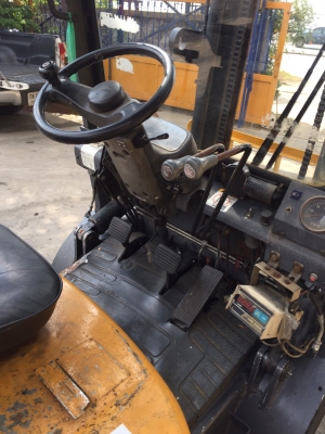 TCM FD25Z5 เครื่องดีเซล เกียร์ออโต้ เสาสูง3เมตร สนใจติดต่อ 083-062-0223(ปอนด์)