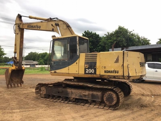 ขาย 495,000 บาท KOMATSU PC 200-5 ชีเรียล 6xxxx (คอนโทรลสั้น ) สภาพสวย พร้อมใช้งาน เครื่องปั้มดี โซ่ช่วงล่างสวย เอวแน่น รถทำงานดีเร็วไม่โหลด ไฟฟ้าขาดมอเตอร์คันเร่ง เอกสารสัญญาซื้อขาย  รถอยู่ จ.ร้อยเอ็ด โทร &amp;ไอดีไลน์ 0610710295