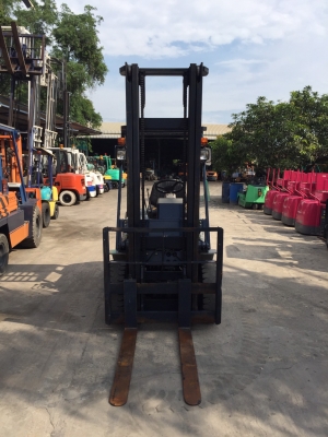 KOMATSU FD20-11 เครื่องดีเซล เกียร์ธรรมดา เสาสูง4เมตร สนใจติดต่อ 083-062-0223(ปอนด์)