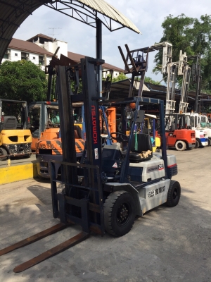 KOMATSU FD20-11 เครื่องดีเซล เกียร์ธรรมดา เสาสูง4เมตร สนใจติดต่อ 083-062-0223(ปอนด์)