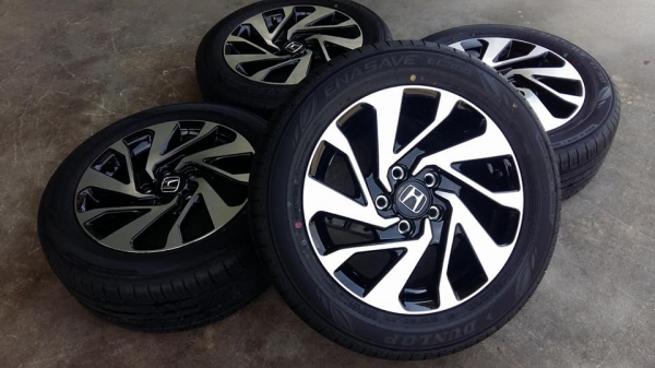 ขายล้อแม็กป้ายแดง civic fc 16&quot;&times;7&quot; ยางปี17 สนใจติดต่อร้าน ก.เจริญการยางครับ 081-3747940
