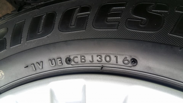 ขายล้อแม็กป้ายแดง revo 16"&times;6" ยางปี16 สนใจติดต่อร้าน ก.เจริญการยางครับ 081-3747940