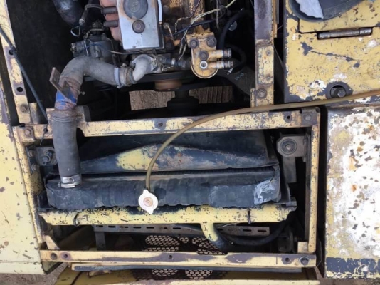 ขาย 495,000 บาท KOMATSU PC 200-5 ชีเรียล 6xxxx (คอนโทรลสั้น ) สภาพสวย พร้อมใช้งาน เครื่องปั้มดี โซ่ช่วงล่างสวย เอวแน่น รถทำงานดีเร็วไม่โหลด ไฟฟ้าขาดมอเตอร์คันเร่ง เอกสารสัญญาซื้อขาย  รถอยู่ จ.ร้อยเอ็ด โทร &amp;ไอดีไลน์ 0610710295