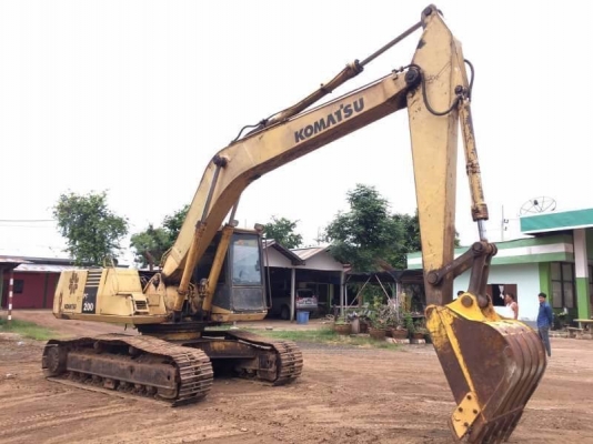 ขาย 495,000 บาท KOMATSU PC 200-5 ชีเรียล 6xxxx (คอนโทรลสั้น ) สภาพสวย พร้อมใช้งาน เครื่องปั้มดี โซ่ช่วงล่างสวย เอวแน่น รถทำงานดีเร็วไม่โหลด ไฟฟ้าขาดมอเตอร์คันเร่ง เอกสารสัญญาซื้อขาย  รถอยู่ จ.ร้อยเอ็ด โทร &amp;ไอดีไลน์ 0610710295