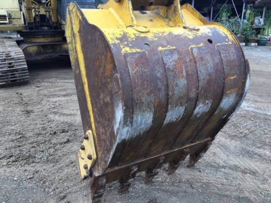ขาย 495,000 บาท KOMATSU PC 200-5 ชีเรียล 6xxxx (คอนโทรลสั้น ) สภาพสวย พร้อมใช้งาน เครื่องปั้มดี โซ่ช่วงล่างสวย เอวแน่น รถทำงานดีเร็วไม่โหลด ไฟฟ้าขาดมอเตอร์คันเร่ง เอกสารสัญญาซื้อขาย  รถอยู่ จ.ร้อยเอ็ด โทร &amp;ไอดีไลน์ 0610710295