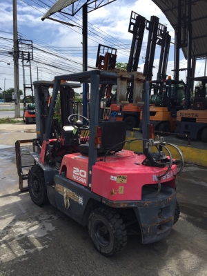 NISSAN N02 รถยกขนาด2ตัน เครื่องเบนซิล+แก๊ส เกียร์ธรรมดา เสาสูง4.30เมตร สนใจติดต่อ 083-062-0223(ปอนด์)