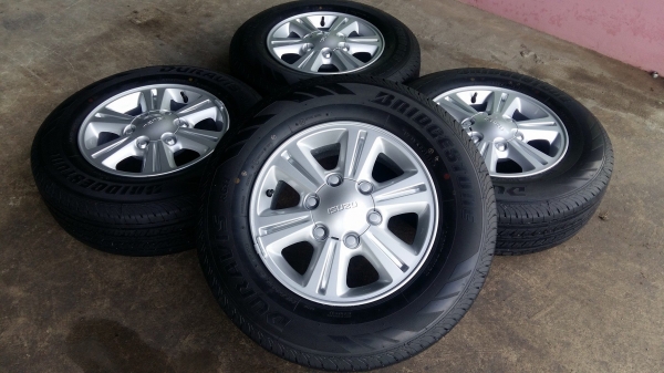 ขายล้อแม็กป้ายแดง d-max 15&quot;&times;6.5&quot; ยางปี17 สนใจติดต่อร้าน ก.เจริญการยางครับ 081-3747940