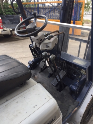 KOMATSU FD25-11เครื่องดีเซล เกียร์ธรรมดา เสาสูง3เมตร สนใจติดต่อ083-062-0223(ปอนด์) KOMATSU FD25-11เครื่องดีเซล เกียร์ธรรมดา เสาสูง3เมตร สนใจติดต่อ083-062-0223(ปอนด์)