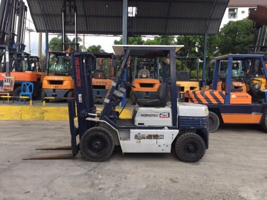 KOMATSU FD25-11เครื่องดีเซล เกียร์ธรรมดา เสาสูง3เมตร สนใจติดต่อ083-062-0223(ปอนด์)