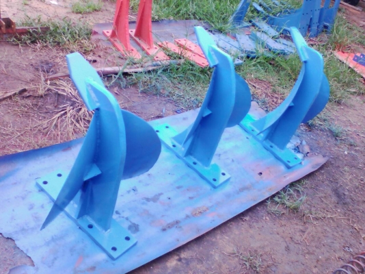 ลิปเปอร์ชักร่องครับ ทำหน้าที่คล้ายผานยกร่อง ประหยัดกว่า แข็งแรงกว่า ลิปเปอร์ชักร่องครับ ทำหน้าที่คล้ายผานยกร่อง ประหยัดกว่า แข็งแรงกว่า