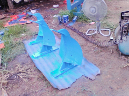 ลิปเปอร์ชักร่องครับ ทำหน้าที่คล้ายผานยกร่อง ประหยัดกว่า แข็งแรงกว่า ลิปเปอร์ชักร่องครับ ทำหน้าที่คล้ายผานยกร่อง ประหยัดกว่า แข็งแรงกว่า