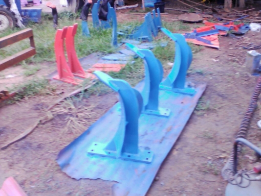 ลิปเปอร์ชักร่องครับ ทำหน้าที่คล้ายผานยกร่อง ประหยัดกว่า แข็งแรงกว่า ลิปเปอร์ชักร่องครับ ทำหน้าที่คล้ายผานยกร่อง ประหยัดกว่า แข็งแรงกว่า