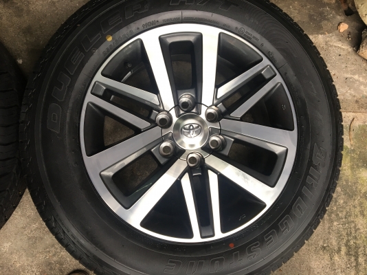 แม็กป้ายแดงพร้อมยางใหม่ Toyota New Fortuner 265-60-18 ปี 17