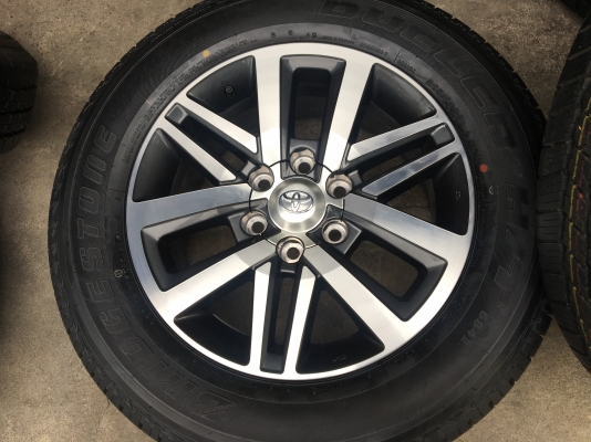 แม็กป้ายแดงพร้อมยางใหม่ Toyota New Fortuner 265-60-18 ปี 17