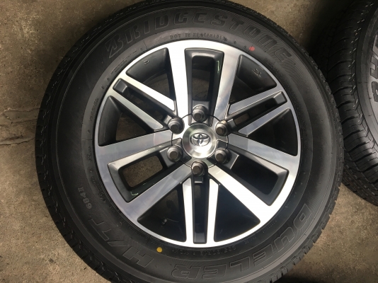 แม็กป้ายแดงพร้อมยางใหม่ Toyota New Fortuner 265-60-18 ปี 17