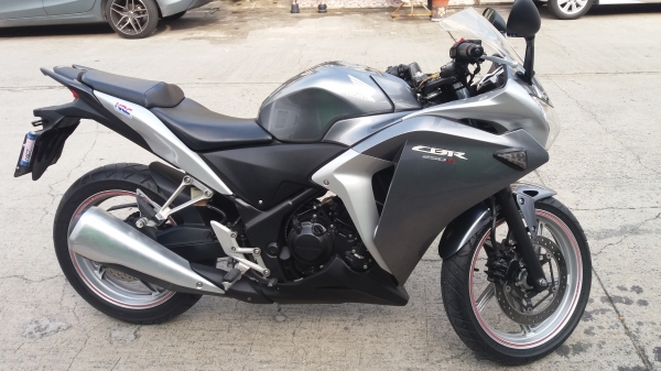 ขายเพราะอยากเปลื่ยนแนวครับ CBR250 ทะเบียนสวยๆ พร้อมโอนครับ