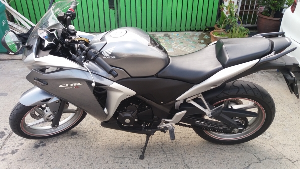 ขายเพราะอยากเปลื่ยนแนวครับ CBR250 ทะเบียนสวยๆ พร้อมโอนครับ ขายเพราะอยากเปลื่ยนแนวครับ CBR250 ทะเบียนสวยๆ พร้อมโอนครับ