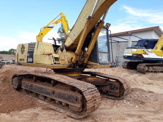 ขายด่วน KOMATSU PC200-5 เครื่องปั้มดี ไฟฟ้าอยู่ ตัดมอเตอร์คันเร่ง โซ่ช่วงล่างพร้อมใช้งาน แอร์เย็น รถทำงานไม่โหลด เร็ว เอกสารสัญญาซื้อขาย ชีเรียล 6xxxxกว่า สนใจสอบถาม 093-0764943 088-3223272