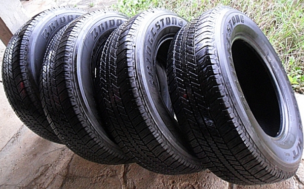 ยาง17กระบะสูง บริดสโตน 265-65-17ลงพื้นปี16 ดอกหนา1เซ็น ไม่มีปะเลย