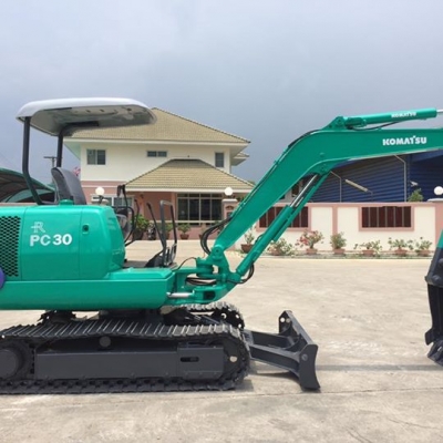 รถขุด KOMATSU PC30-7 ทำสีใหม่ นำเข้ามือสองญี่ปุ่น