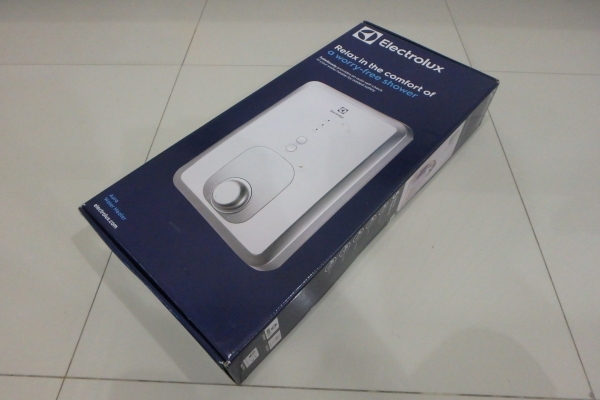 เครื่องทำน้ำอุ่น ELECTROLUX รุ่น EWE351BX-DW (Aura Slim Series) 3500 วัตต์ ของใหม่ ยกกล่อง เครื่องทำน้ำอุ่น ELECTROLUX รุ่น EWE351BX-DW (Aura Slim Series) 3500 วัตต์ ของใหม่ ยกกล่อง