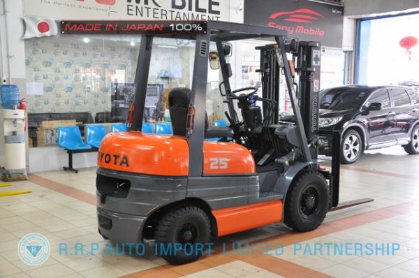 ขายรถโฟล์คลิฟท์มือสอง TOYOTA รุ่น 6FG25-31546 นำเข้าจากประเทศญี่ปุ่น 100\% ไม่เคยใช้งานในไทย