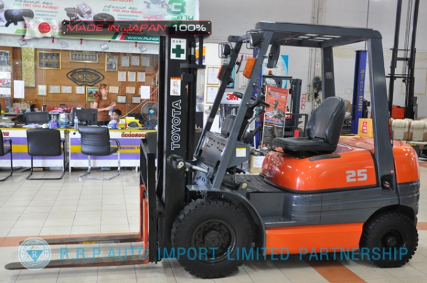 ขายรถโฟล์คลิฟท์มือสอง TOYOTA รุ่น 6FG25-31546 นำเข้าจากประเทศญี่ปุ่น 100\% ไม่เคยใช้งานในไทย