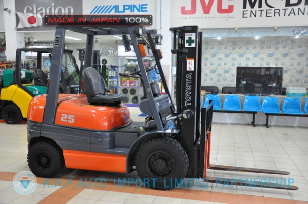 ขายรถโฟล์คลิฟท์มือสอง TOYOTA รุ่น 6FG25-31546 นำเข้าจากประเทศญี่ปุ่น 100\% ไม่เคยใช้งานในไทย