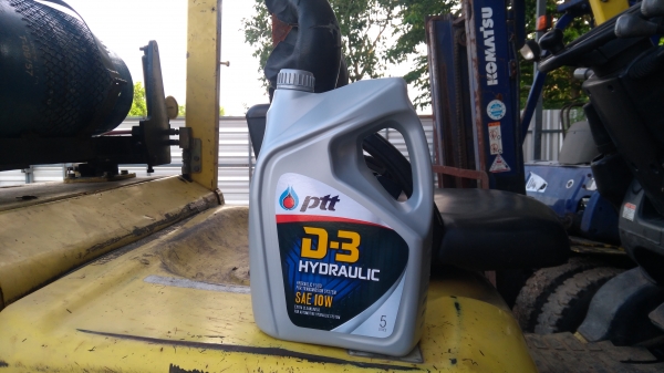 น้ำมันไฮดรอลิก ptt D3 ผสมสารทำความสะอาด เกลอน 5 ลิตร