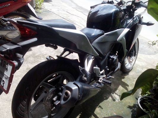 ขาย Honda CBR 250 i ปี 54 เครื่องดีเดิมๆ ไม่หลวมไม่ดัง แต่วิ่งเยอะ กุญแจเดิมมี 2 ดอก *แผงคอมีรอยเจาะใส่แฮนด์แต่งมา* ภายนอกมีรอยขีดข่วนบ้างนิดหน่อยตามรูป เล่มพร้อมชุดโอน ขาย Honda CBR 250 i ปี 54 เครื่องดีเดิมๆ ไม่หลวมไม่ดัง แต่วิ่งเยอะ กุญแจเดิมมี 2 ดอก *แผงคอมีรอยเจาะใส่แฮนด์แต่งมา* ภายนอกมีรอยขีดข่วนบ้างนิดหน่อยตามรูป เล่มพร้อมชุดโอน