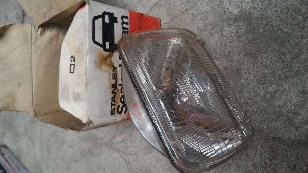 โคมไฟหน้า  Stanley Japan H4 เหลี่ยม