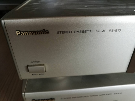 2 ชิ้นนี้ 1,500 บ. ส่งฟรี 083-2000058  LINE ID: line832923 ชุดเครื่องเสียง Panasonic แบบ 2 ชั้น  - STEREO CASSETTE DECK รุ่น RS - E10 - STEREO INTEGRATED TUNER AMPLIFIER รุ่น SA- E10