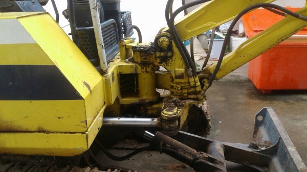 ขาย แบคโฮเล็ก KOMATSU PC30-6 ปั้มเฟือง สภาพดีพร้อมใช้งาน เครื่องดี ปั้มดี ช่วงล่างเต็ม เอกสารใบซื้อขาย