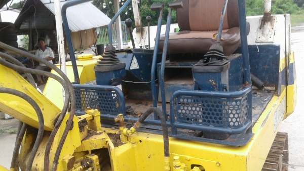 ขาย แบคโฮเล็ก KOMATSU PC30-6 ปั้มเฟือง สภาพดีพร้อมใช้งาน เครื่องดี ปั้มดี ช่วงล่างเต็ม เอกสารใบซื้อขาย