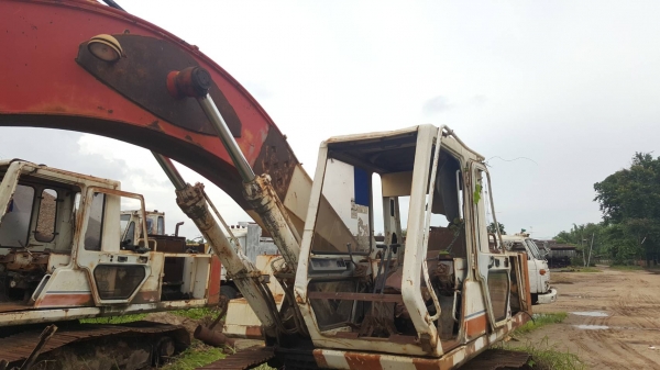 ขาย แบคโฮ SUMITOMO F2 เครื่องกับปั้มไฮดรอริค ยกลงมาซ่อมเสร็จแล้วยังไม่ได้ยกขึ้น ขายตามสภาพให้ไปประกอบเองนะครับ เอกสารใบซื้อขาย