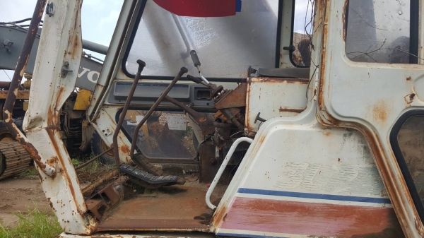 ขาย แบคโฮ SUMITOMO F2 เครื่องกับปั้มไฮดรอริค ยกลงมาซ่อมเสร็จแล้วยังไม่ได้ประกอบ ขายตามสภาพให้ไปประกอบเองนะครับ เอกสารใบซื้อขาย