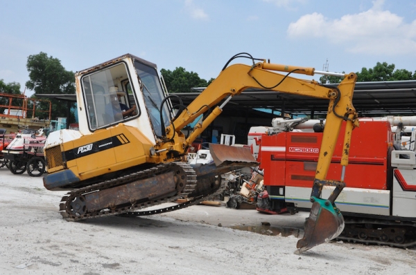 KOMATSU PC30 คอนโทลดี ปั้มแรง แน่นๆ สวยเดิมจากญี่ปุ่น100\% ทำงานสมบูรณ์ทุกระบบ รับรองไม่ผิดหวัง 195,000 เท่านั้น!!