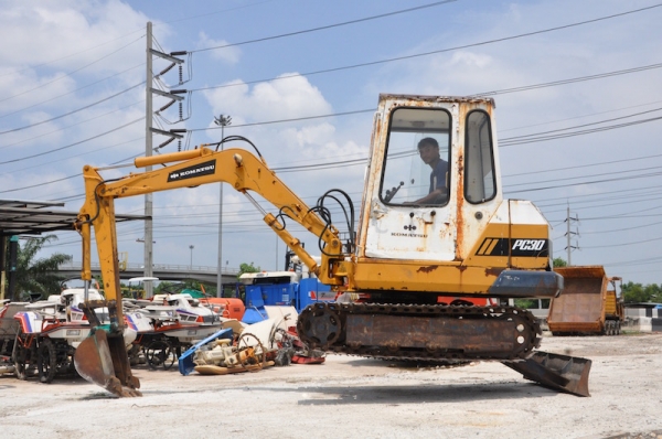 KOMATSU PC30 คอนโทลดี ปั้มแรง แน่นๆ สวยเดิมจากญี่ปุ่น100\% ทำงานสมบูรณ์ทุกระบบ รับรองไม่ผิดหวัง 195,000 เท่านั้น!!