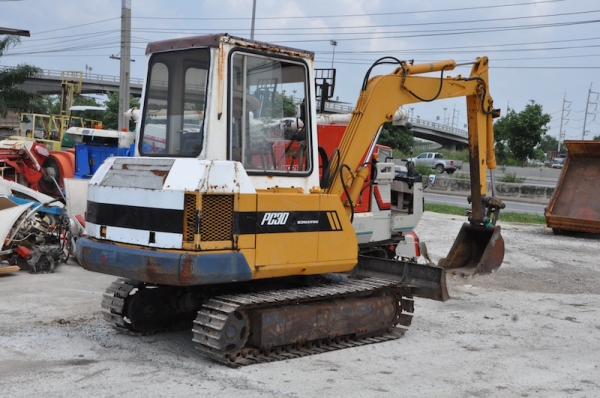 KOMATSU PC30 คอนโทลดี ปั้มแรง แน่นๆ สวยเดิมจากญี่ปุ่น100\% ทำงานสมบูรณ์ทุกระบบ รับรองไม่ผิดหวัง 195,000 เท่านั้น!!