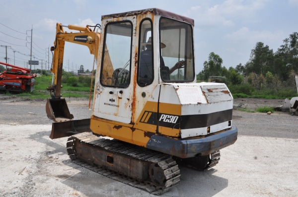 KOMATSU PC30 คอนโทลดี ปั้มแรง แน่นๆ สวยเดิมจากญี่ปุ่น100\% ทำงานสมบูรณ์ทุกระบบ รับรองไม่ผิดหวัง 195,000 เท่านั้น!!